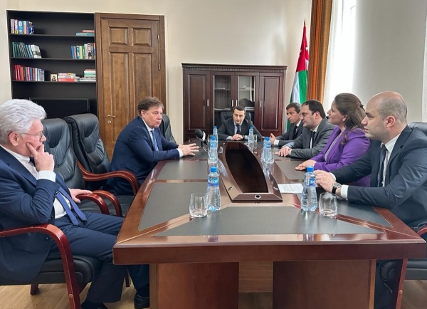 Аԥсны Жәлар Реизара - Апарламент Аиҳабы Ашәба Лаша УА Иреиҳаӡоу аӡбарҭа аделегациа идикылеит.