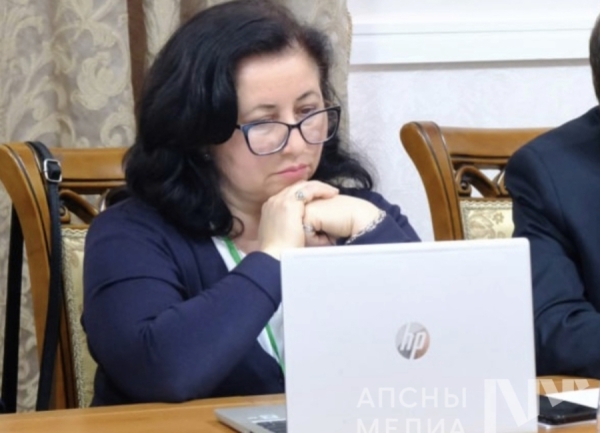 АНЖЕЛА КУЧУБЕРИА «АԤСНЫ ЗҼАԤСАЗТӘЫЗ АЖУРНАЛИСТ» ҲӘА  АҲАҬЫРТӘ  ХЬӠЫ ЛАНАШЬОУП.