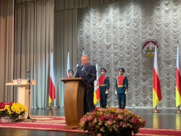 БАДРА ГӘЫНБА ААХЫҴ УАԤСТӘЫЛА АХАДАС ИАЛХЫЗ АЛАН ГАГЛОВ ИНАУГУРАЦИА ИХЫ АЛАИРХӘУЕИТ.