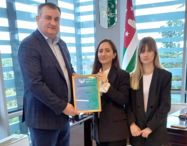 АГӘАБЗИАРАХЬАРА АМИНИСТР ЕДУАРД  БЫҬӘБА АКУЛЬТУРАТӘ ГӘЫҲАЛАЛРАТӘ ФОНД «АШАНА» ИАИҬО АЦХЫРААРА АЗЫ ИҬАБУП ҲӘА ИАРҲӘЕИТ.