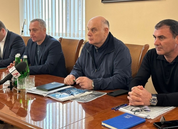Аслан Бжьания Очамчыра араион Администрациаҟны аусуратә еилацәажәара мҩаҧигеит.