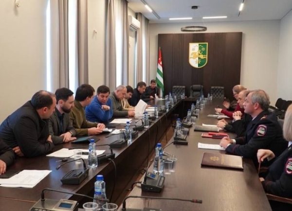 «Ареспублика Аԥсны атәылауаҩра азы» Аԥсны Азакәан аиҭакрақәа ралагалара азԥхьагәаҭоуп.