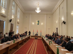 ПРЕЗИДЕНТ АСЛАН БЖАНИЯ ПРОВЕЛ ВСТРЕЧУ С  ПРЕДСТАВИТЕЛЯМИ БИЗНЕС-СООБЩЕСТВА РЕСПУБЛИКИ 