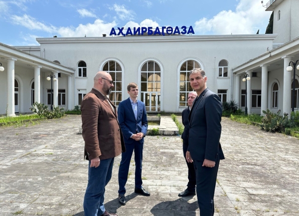 Атуризм аминистр Ҭеимураз Хишба В.Г.Арӡынба ихьӡ зху аҳаирбаӷәза даҭааит.