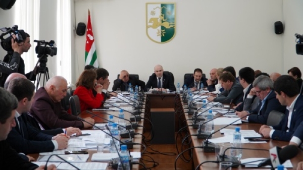 ИМҨАԤЫСИТ АԤСНЫ ЖӘЛАР РЕИЗАРА-АПАРЛАМЕНТ АСЕИССИА ИЗААМ)АНЫТӘИУ  АИЛАТӘАРА.