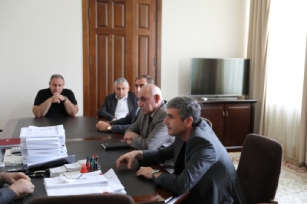 АЛЕҚСАНДР АНҚӘАБ АПАРЛАМЕНТ АДЕПУТАТЦӘА ДЫРԤЫЛЕИТ.